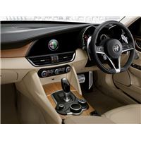 GIULIA_3GRADE_p38_HD.jpg