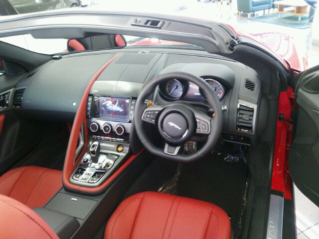 F-TYPE・内装.jpg