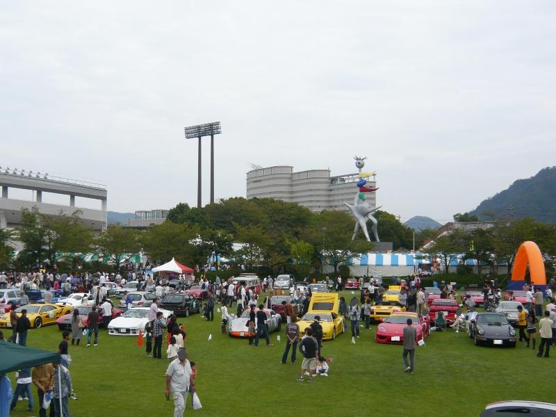 コルモラーニ 2007年の時の様子 芝生の上に車が展示されて自由に見れます