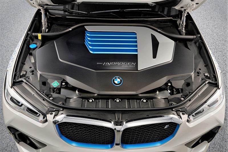 P90432995_lowRes_bmw-ix5-hydrogen-2-800.jpg
