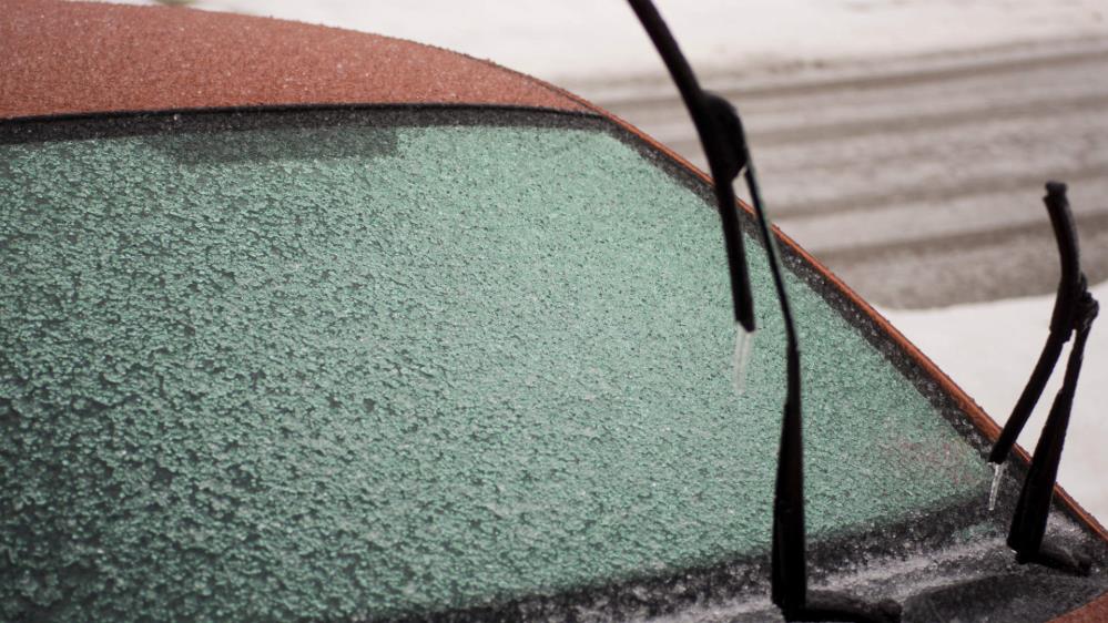 Frozen-windscreen-with-wipers-upright.jpg