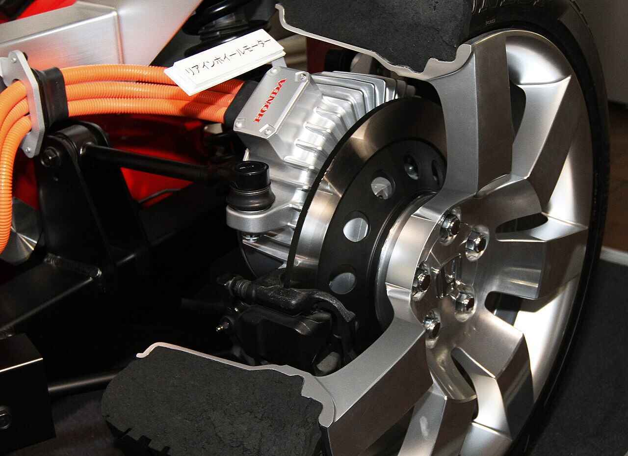 Honda_FCX_rear_in-wheel_motor_Honda_Collection_Hall.jpg