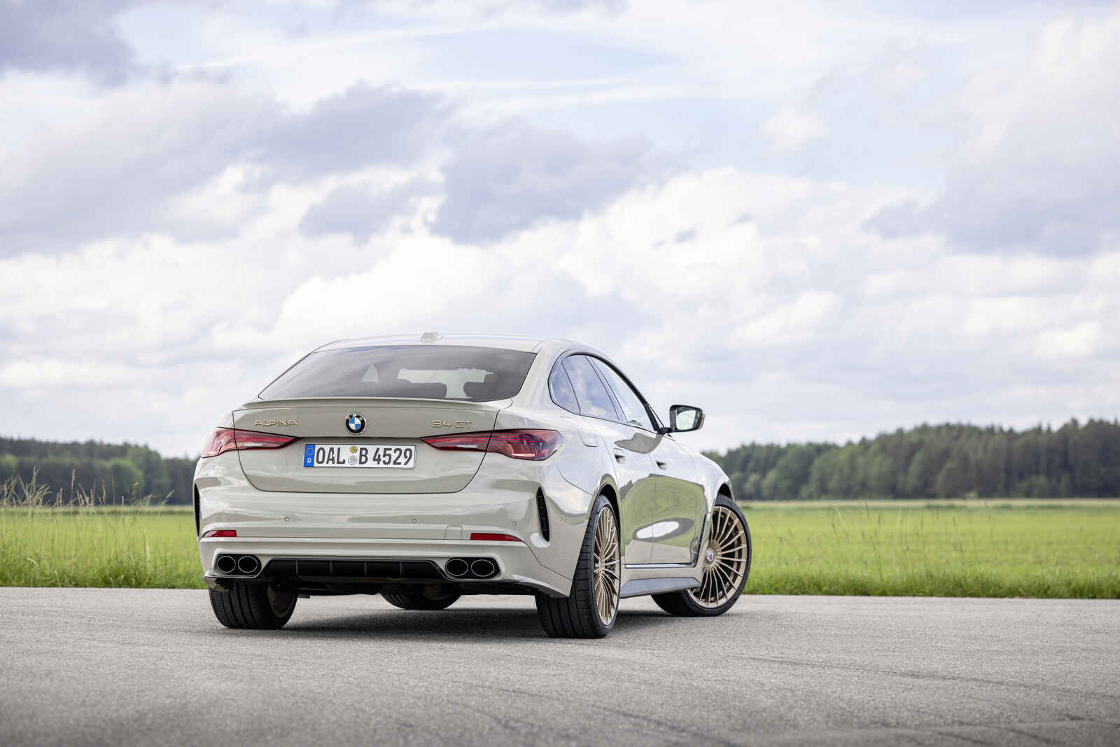 2024_06_BMW_ALPINA_B4_GT_PRESS_17.jpg