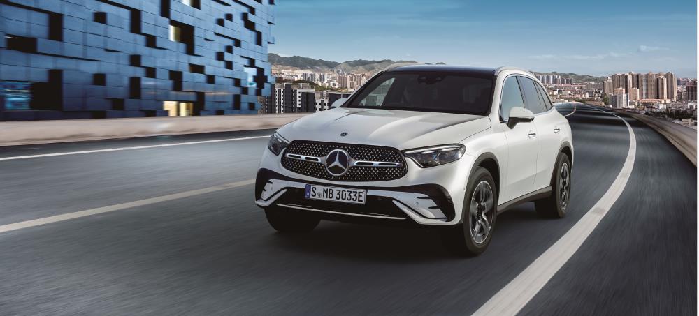 glc220d4matic-exterior-4-amgline.jpg